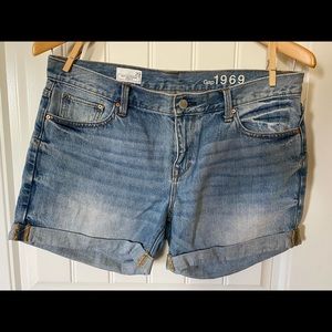Gap 1969 Denim Sexy Boyfriend Shorts